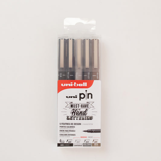 Uni pin set with 4 brush pens & 08