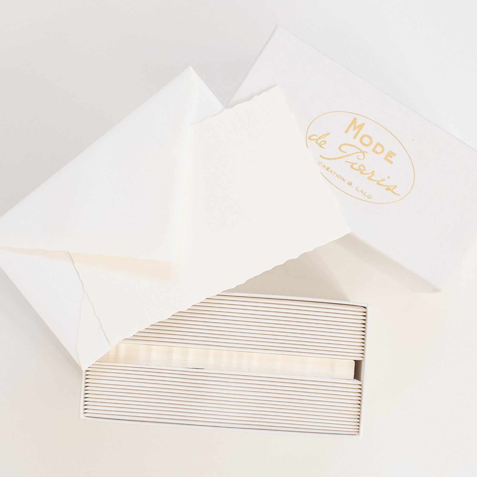 Mode de Paris 30 kaarten + envelop Creme